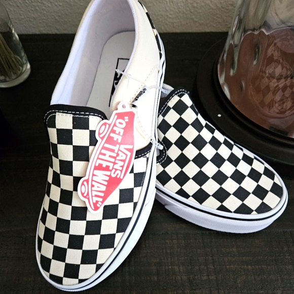 NWT Vans Women's 6.5 Checked Slip-ons - Picture 1 of 5